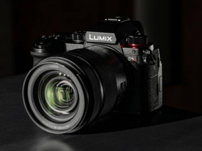 松下新品LUMIX S5D亮相，全畫(huà)幅無(wú)反相機(jī)支持大疆LiDAR對(duì)焦？