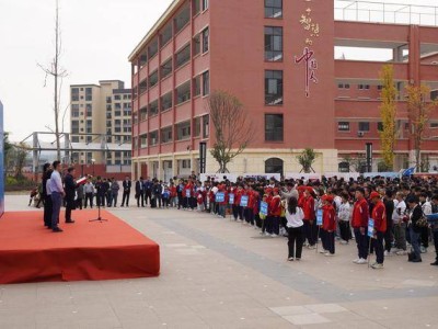 貴州青少年航空航天創(chuàng)新賽啟幕，近2000名師生同臺炫技展風(fēng)采