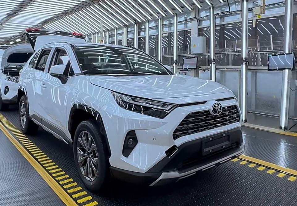 2024款豐田RAV4榮放外觀升級