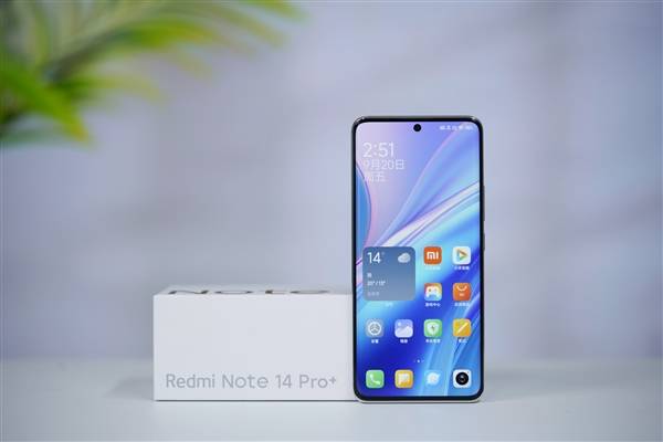 Redmi Note 14 Pro+手機細(xì)節(jié)圖