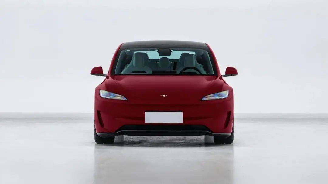 特斯拉煥新版Model 3 Performance