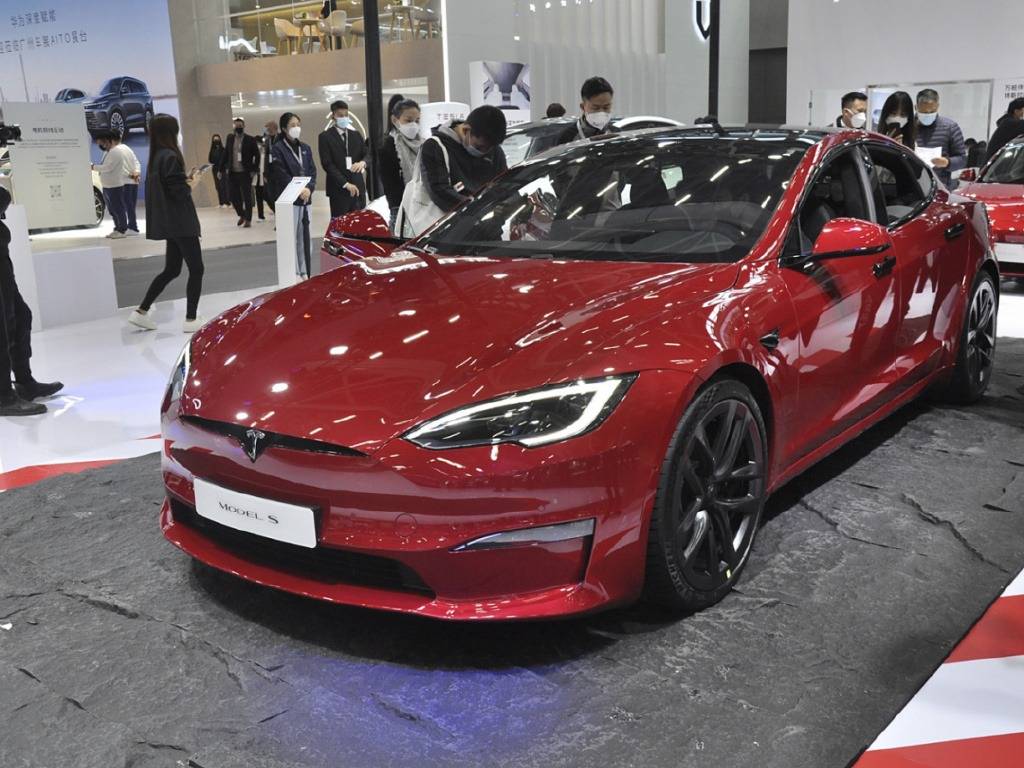 特斯拉Model S Plaid展現(xiàn)經(jīng)典設(shè)計