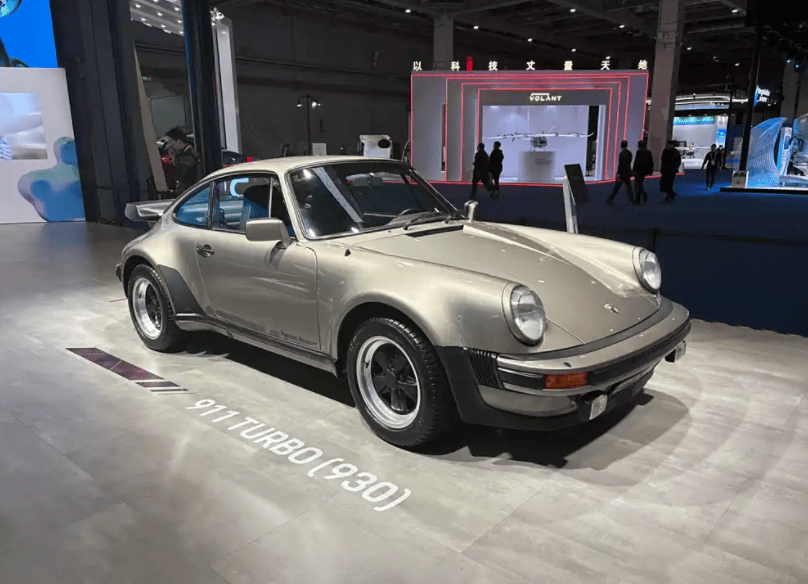 保時(shí)捷911 Turbo（930）亮相進(jìn)博會(huì)