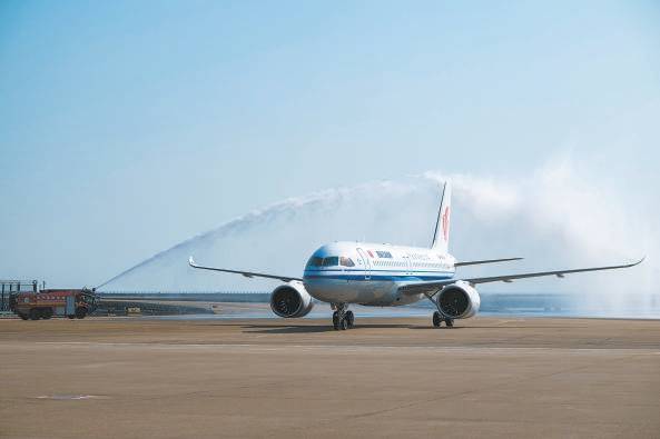 C919飛機(jī)抵達(dá)澳門國(guó)際機(jī)場(chǎng)