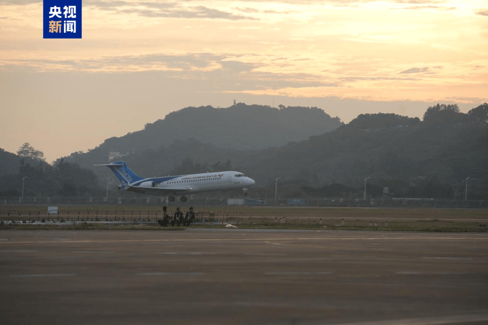 C909飛機飛行中