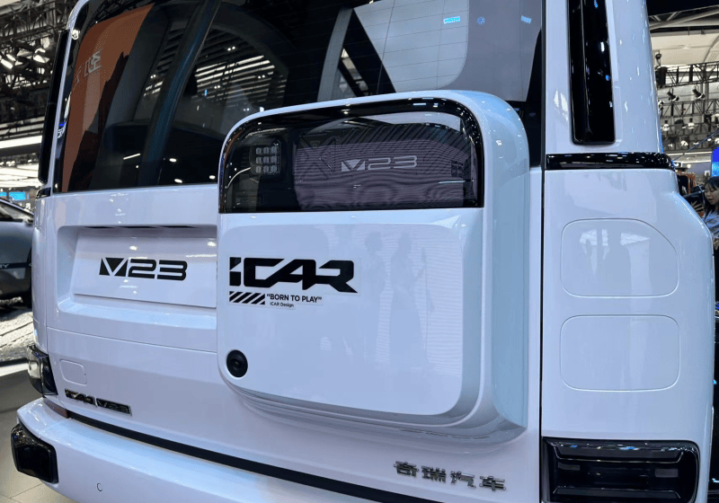 iCAR V23 硬朗車(chē)身側(cè)面