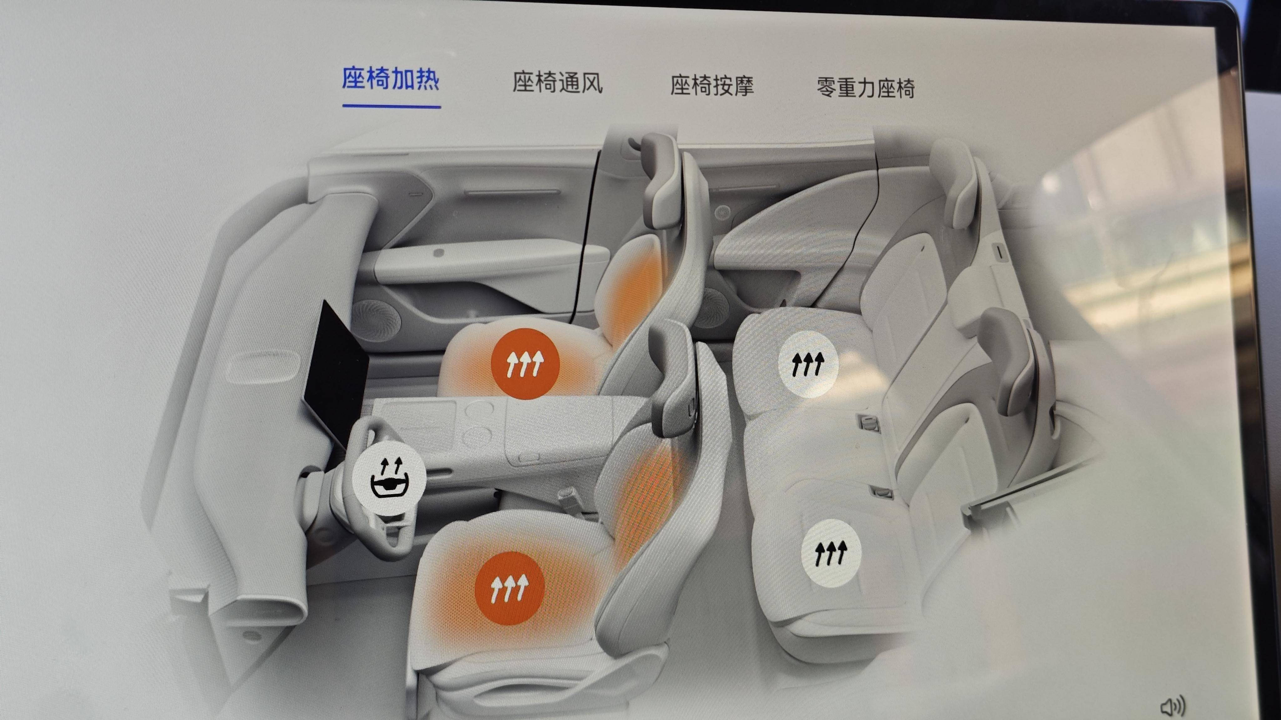 新能源汽車與燃油車對(duì)比圖