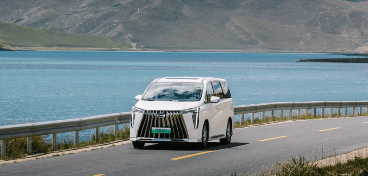 車內(nèi)高端視聽體驗示意圖