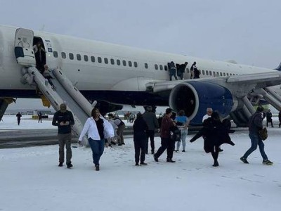 亞特蘭大達(dá)美航空波音客機(jī)突發(fā)故障中止起飛，4名乘客受傷緊急撤離